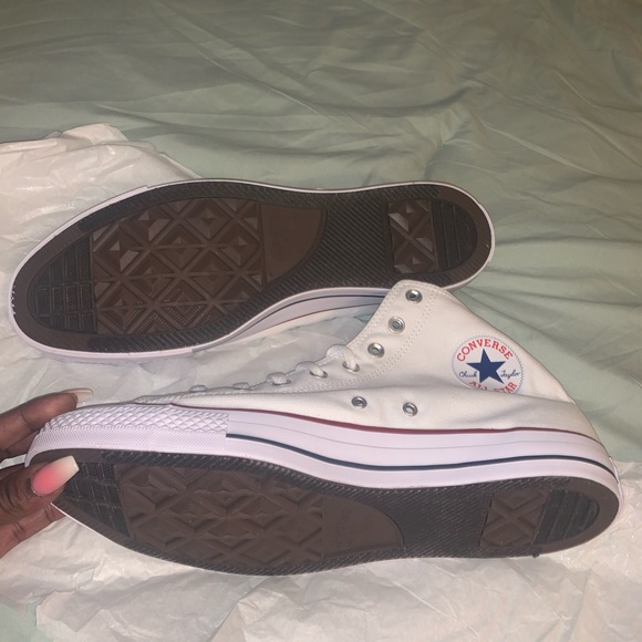 Converse - Picture 2 of 2